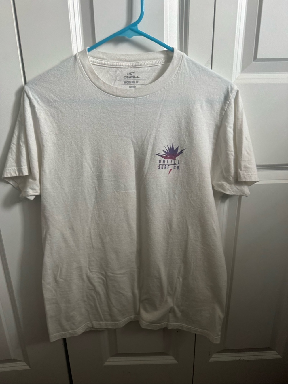 🌟 4 for $20 Sale!! 

O'Neill White Short-Sleeve Tee with Purple and Red Surf Log